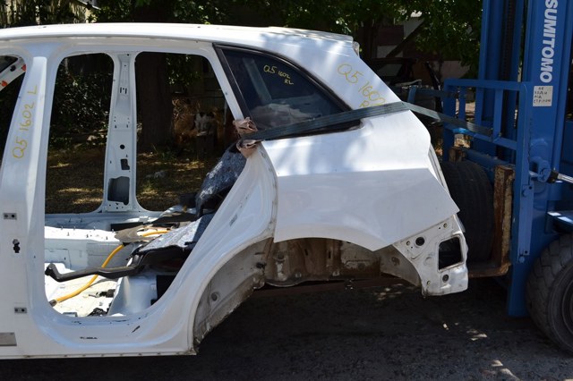 Ремчастина кузова ліва 8R0809837 VAG