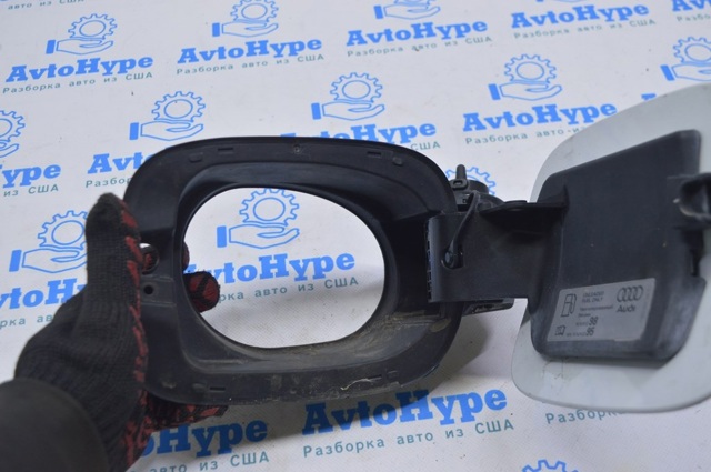 Горловина бензобака 8R0809999B VAG