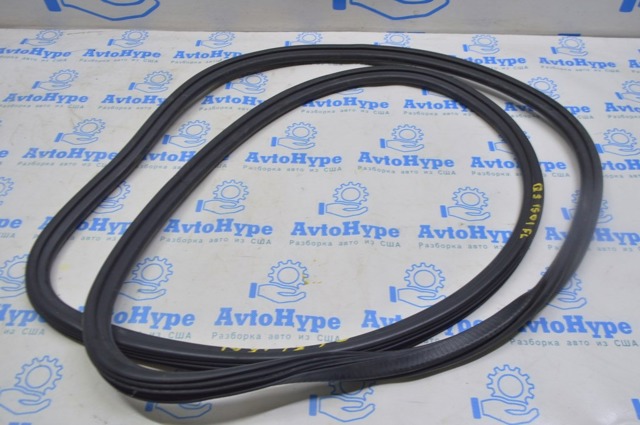 Ущільнювач двері передньої (на кузові) 8R0831721G VAG