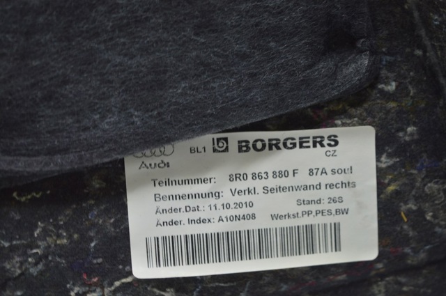 Облицювання багажного відсіку, праве 8R0863880L87A VAG