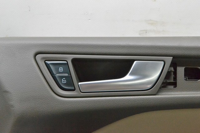 Кнопка центрального замка 8R2962108AV10 VAG