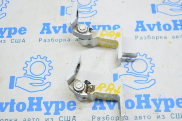 Петля передніх дверей права 8S0833406A VAG