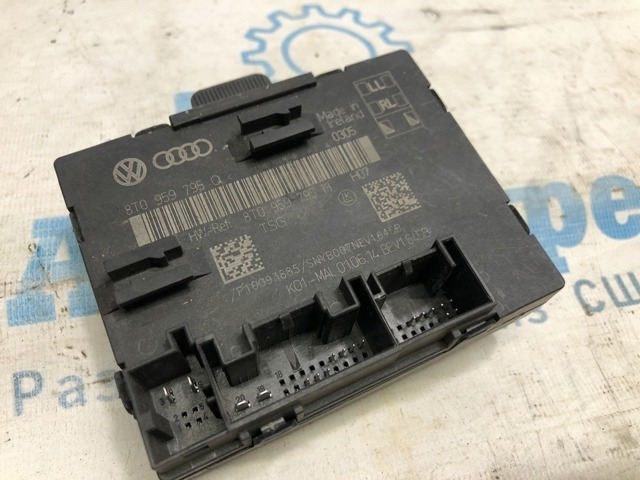 Блок комфорту задніх дверей 8T0959795Q VAG