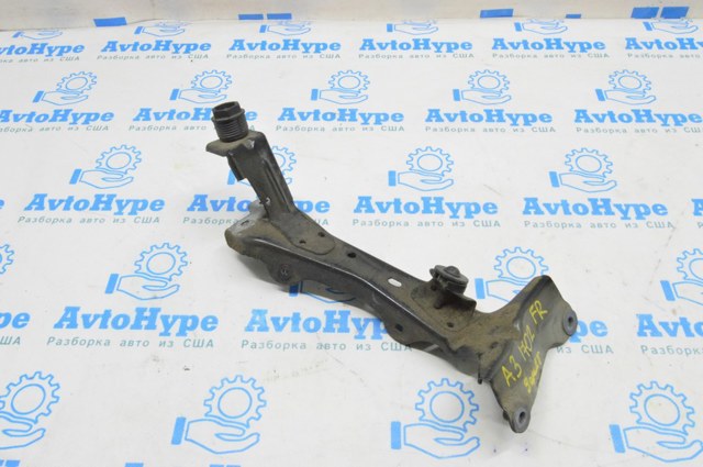 Кронштейн кріплення крила переднього правого, передній 8V0821136A VAG