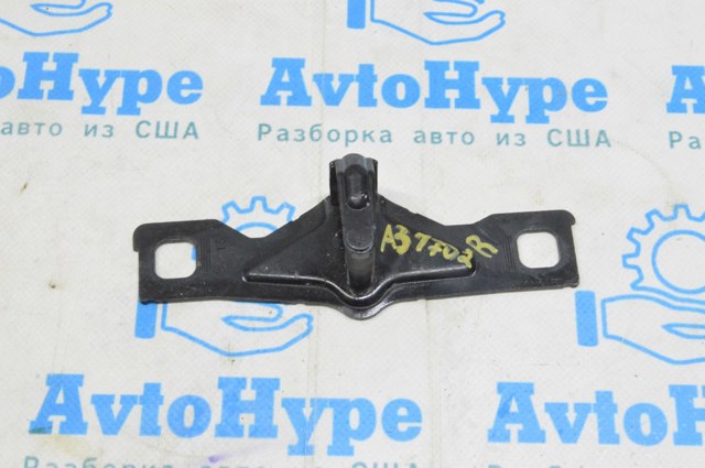 Фіксатор/петля (зацеп) замка дверей/кришки багажника 8V0827507E VAG