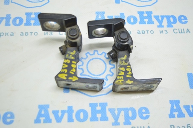 Навішування двері водія (петлі) 8V0831401 VAG