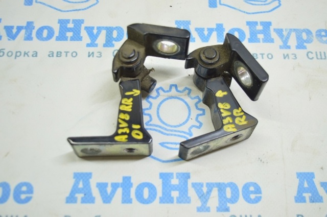 Дверний шарнір правий передній 8V0831402 VAG