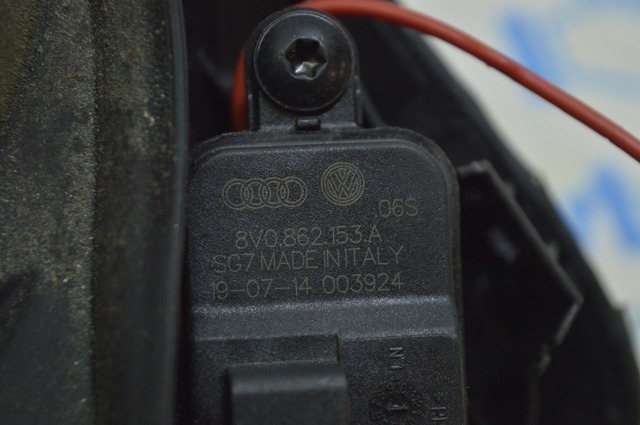 Мотор-привід відкриття лючка бака 8V0862153A VAG