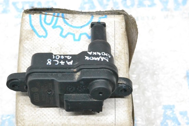 Мотор-привід відкриття лючка бака 8V0862159A VAG