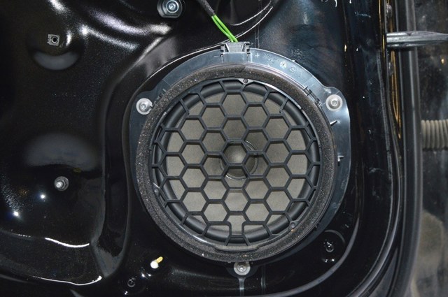 Динамік передньої двері 8V4035411B VAG
