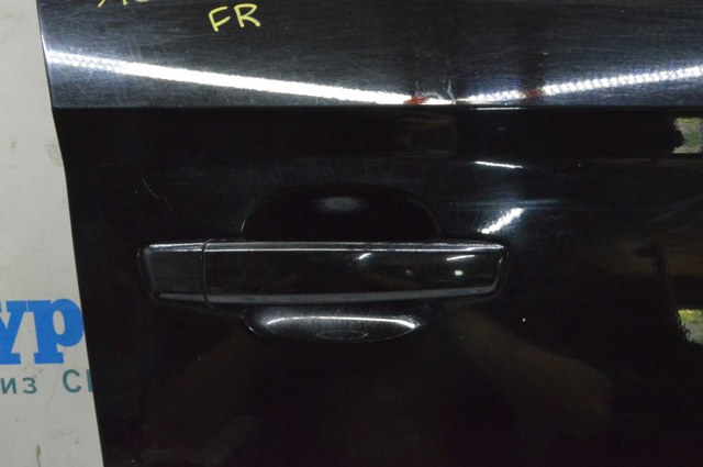 Пасажирські передні двері 8V5831052D VAG