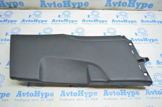 Обшивка стійки кузова внутрішньої, середня нижня права 8V58672404PK VAG