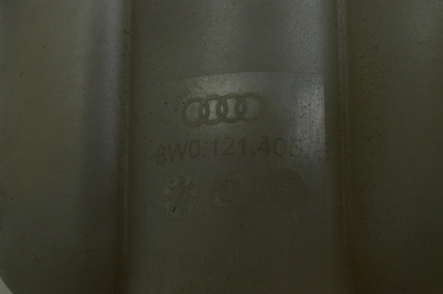 Розширювальний бачок охолодження 8W0121405E VAG
