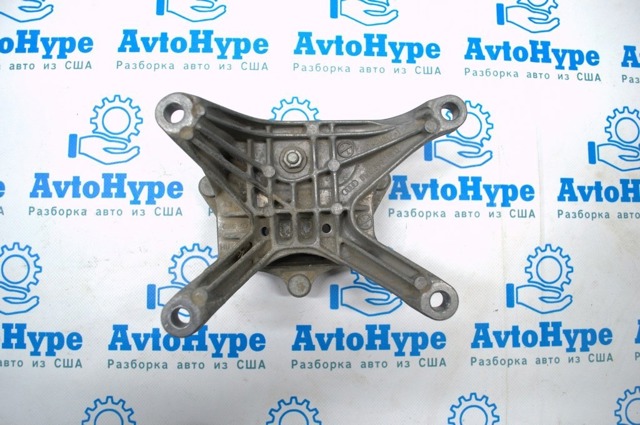 Кронштейн подушки КПП 8W0399118C VAG