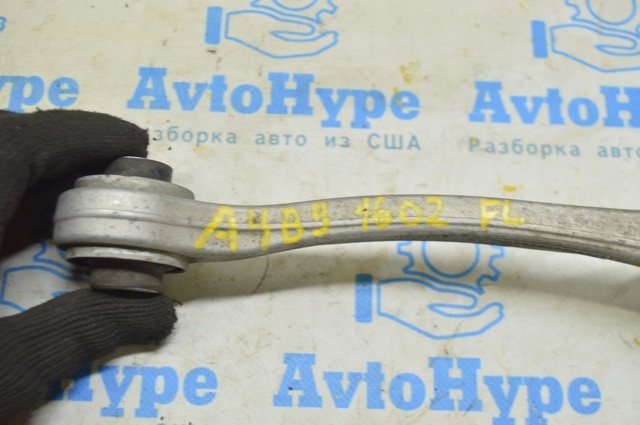 Важіль передньої підвіски верхній, лівий 8W0407509B VAG