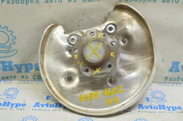 Кулак поворотний правий 8W0505432AA VAG