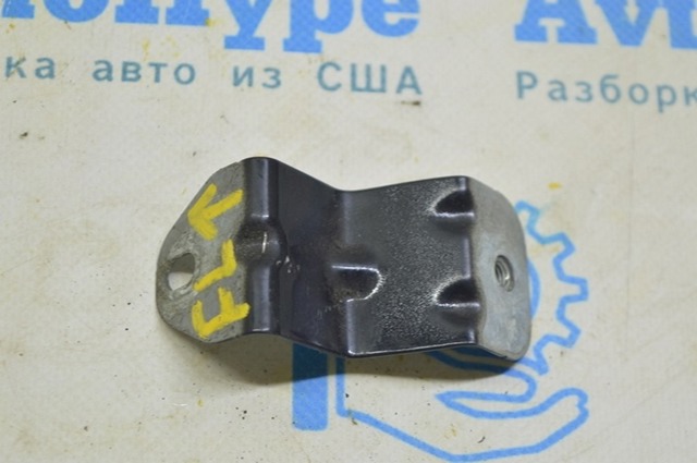 Кронштейн кріплення крила переднього правого верхній 8W0821471 VAG