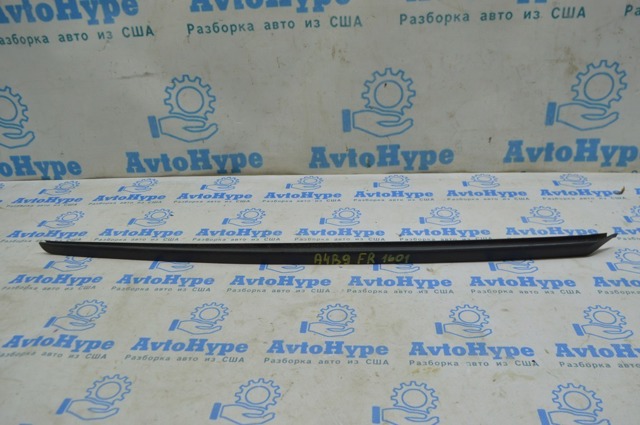 Захисна накладка переднього скла права 8W0854328C9B9 VAG