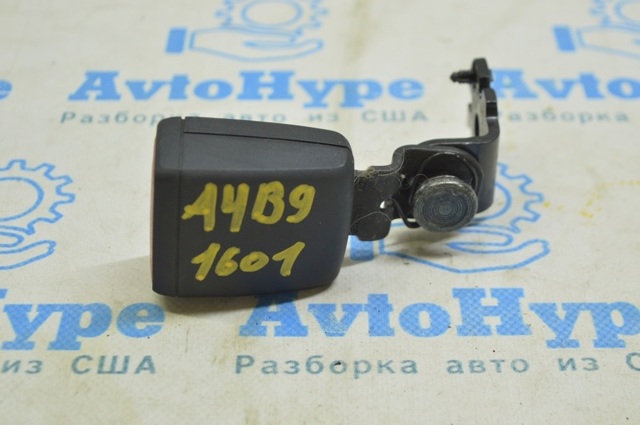 Важіль фіксатор ременя безпеки задній правий 8W0857740CMNB VAG