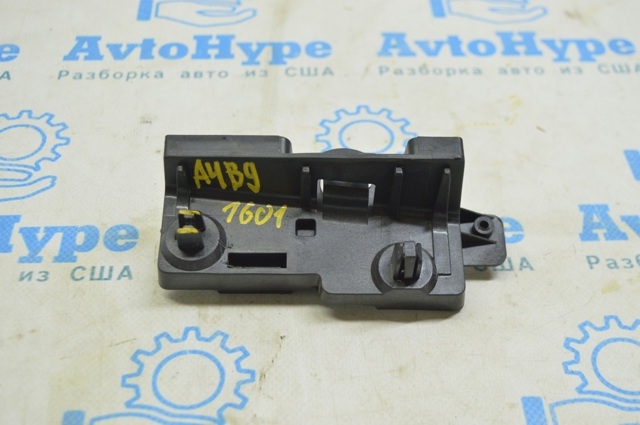 Кронштейн ручки відкривання капота 8W1823633C VAG