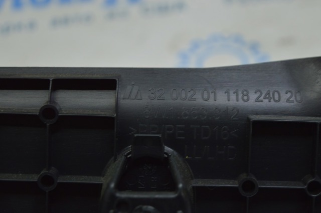 Декоративна накладка центральної консолі 8W1863312A4PK VAG