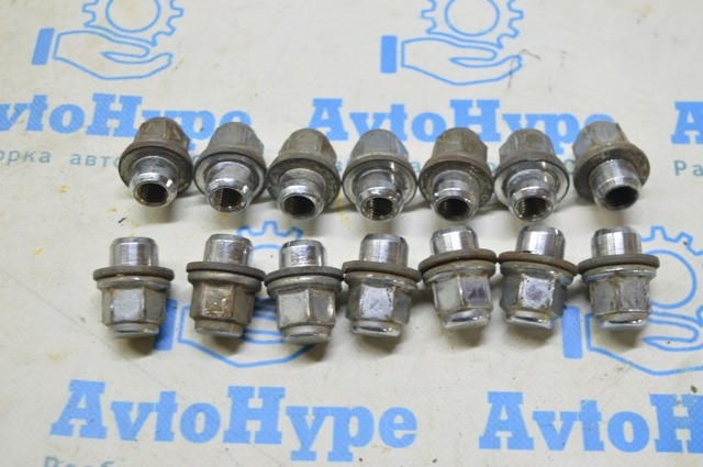 Гайка колеса 9008494001 TOYOTA