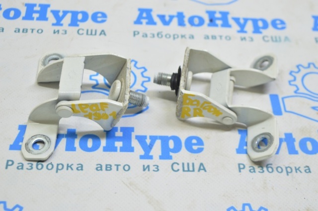 Петля третіх/п'ятих дверей 904001U60C NISSAN
