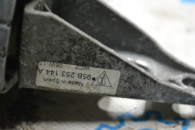 Подушка кріплення глушника 95B253144A PORSCHE