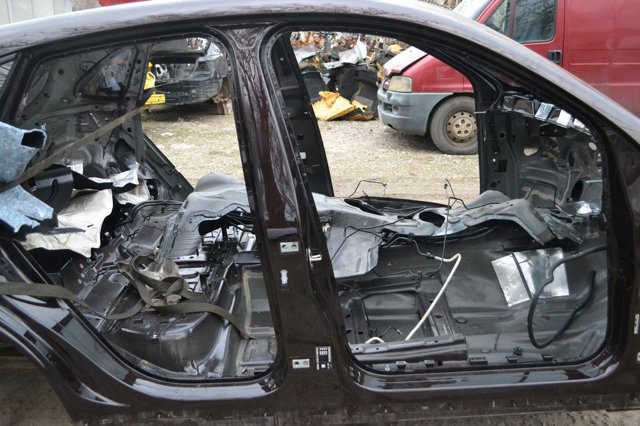 Амортизаційна стійка центральна, права 95B809022YGRV PORSCHE