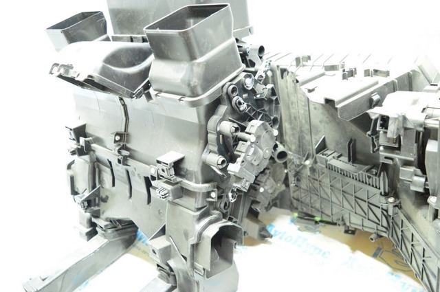 Мотор заслінки рециркуляції повітря A0999067402 MERCEDES