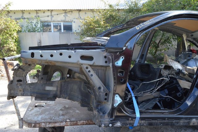Чверть передня ліва A1666200150 MERCEDES