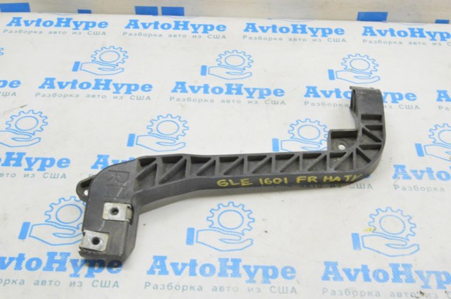 Кронштейн кріплення бампера переднього правий A1666263731 MERCEDES