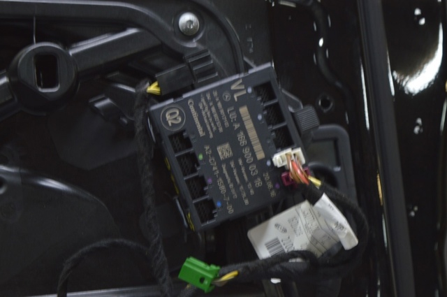 Блок комфорту передніх дверей A1669000318 MERCEDES