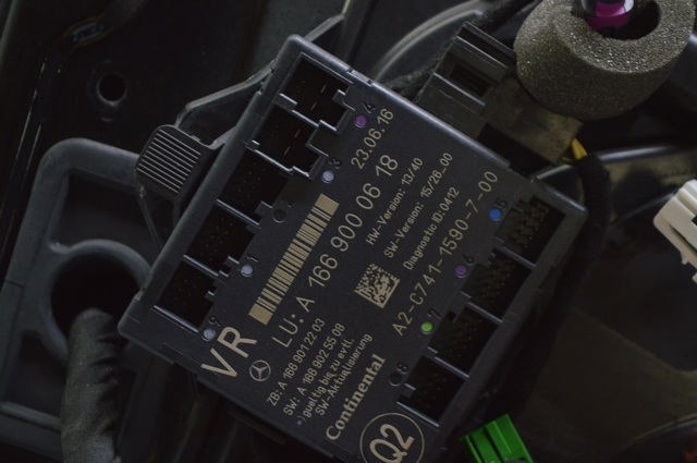 Блок комфорту передніх дверей A1669000618 MERCEDES