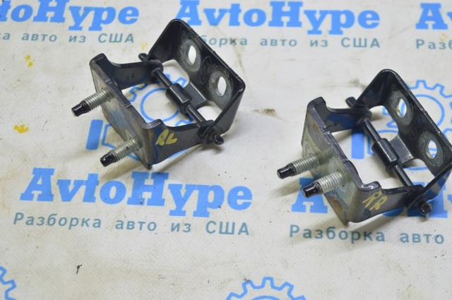 Петля задньої багажної, 3/5 -ої двері CP9Z5842900A FORD