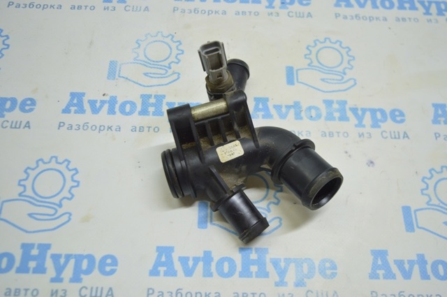 Фланець системи охолодження (трійник) DS7G8K556CB FORD