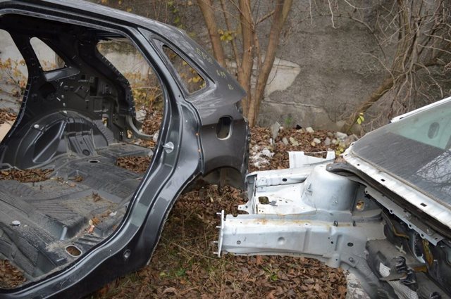 Бічна частина задня ліва FT4Z5827841A FORD