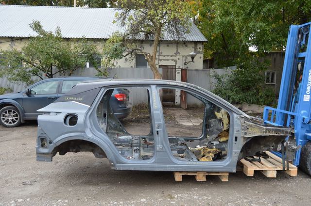 Крило праве заднє G81126UAMA NISSAN