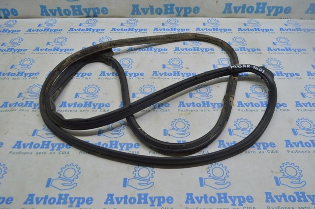 Ущільнювач двері задньої правої (на двері) GHK172760B MAZDA