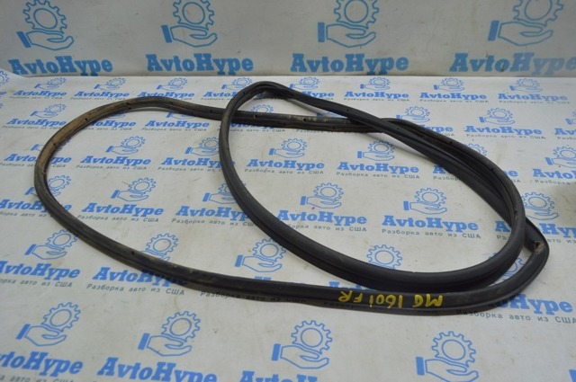Ущільнювач двері передньо, правої (на двері) GHP958760C MAZDA