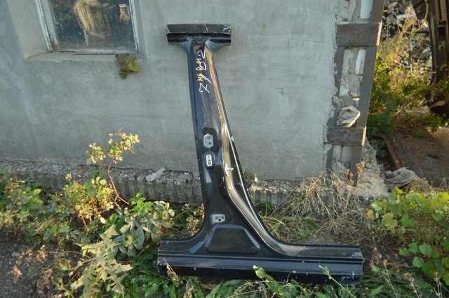 Поріг зовнішній правий GHY370271 MAZDA