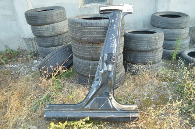 Поріг зовнішній лівий GHY371271 MAZDA