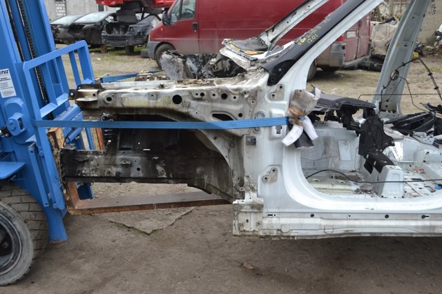 Чверть передня ліва LR036510 LAND ROVER
