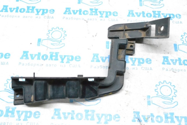 Кронштейн бампера заднього, правий LR037915 LAND ROVER