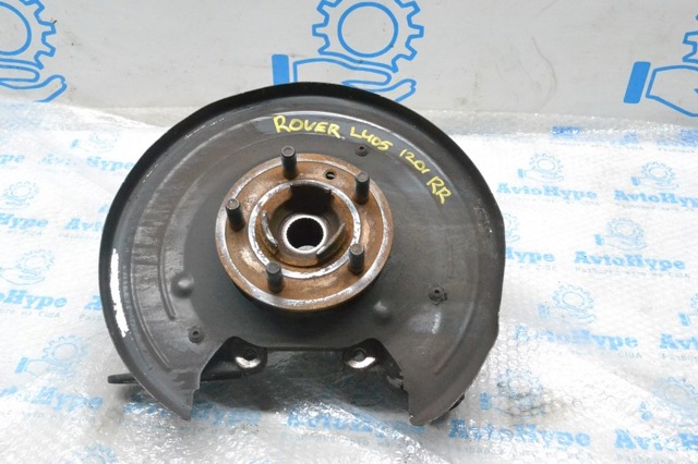 Цапфа поворотна права LR038550 LAND ROVER