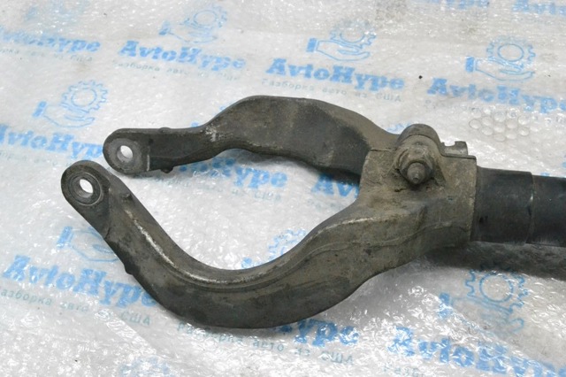 Вилка нижня амортизатора переднього, ліва LR038819 LAND ROVER