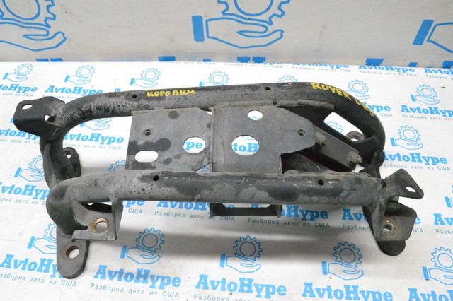 Балка кріплення коробки передач LR052331 LAND ROVER