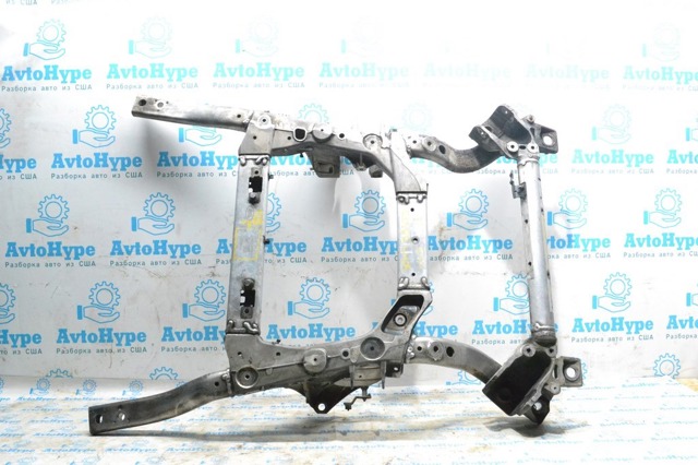 Підрамник передньої підвіски LR060034 LAND ROVER