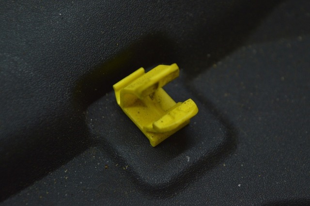 Фіксатор підпори капота W713903S300 FORD