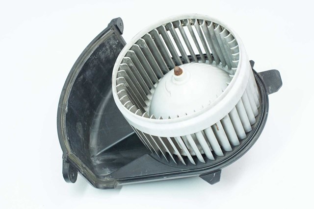 Моторчик пічки (вентилятор) renault master/trafic (opel movano/vivaro, nissan nv400/nv300) 2010 -, 7701068976 б/в 7701068976